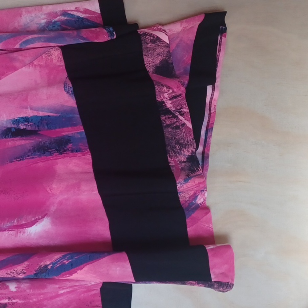 Pretty Woman Pink 3/4 Sleeve Top, Asymetrical Hem, Abstract Design, Stretchy - Picture 6 of 11